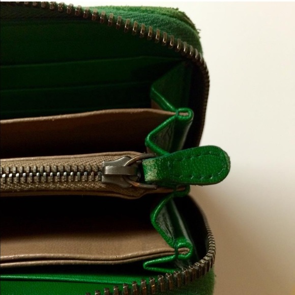 Bottega Veneta Zip Around Wallet - Picture 5 of 8